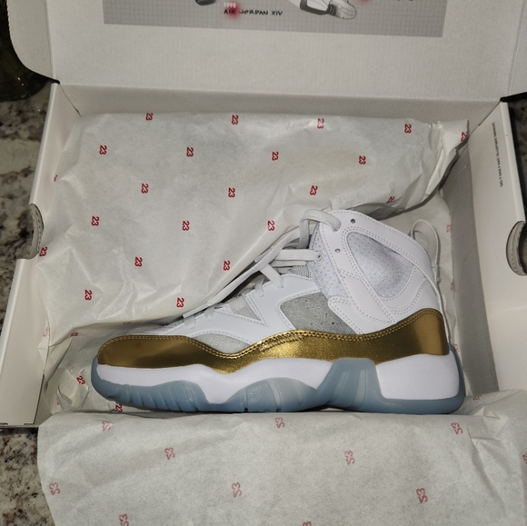 Jordan Women's Jumpman Two Trey Shoes - Picture 4 of 10